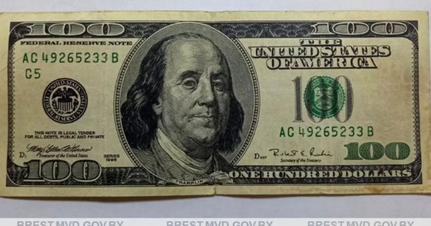 Привезла фальшивку из Турции: в Пинске женщину задержали при обмене $100 купюры