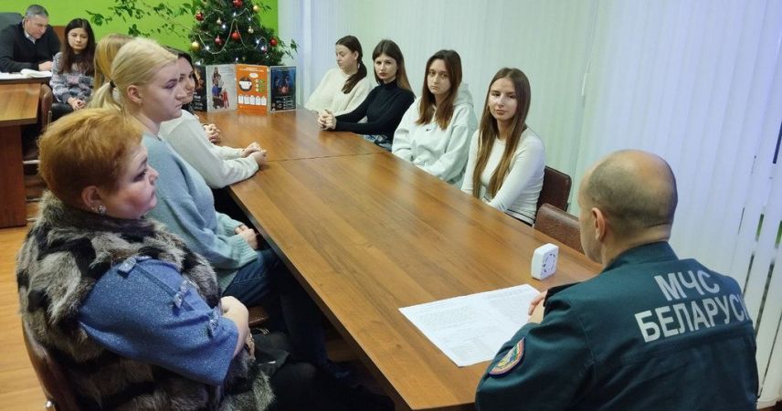 В Пинске проходит кампания МЧС по установке автономных пожарных извещателей