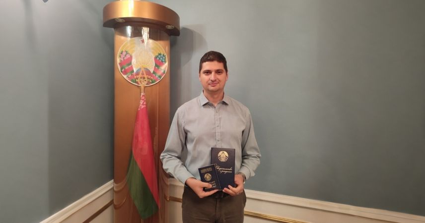 День отца в Пинске: главные документы детей вручили молодым папам