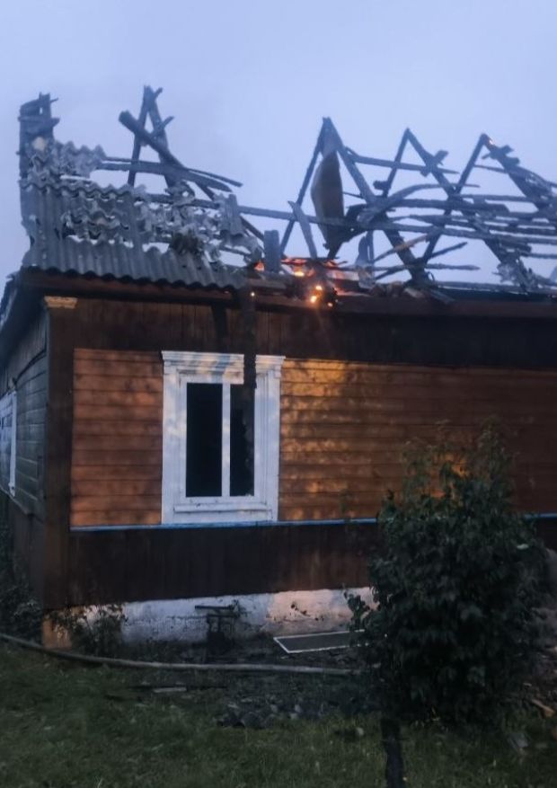 В Пинском районе огонь оставил жильцов без крыши: сводка МЧС с 14 по 21 октября