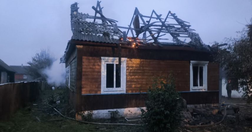 В Пинском районе огонь оставил жильцов без крыши: сводка МЧС с 14 по 21 октября