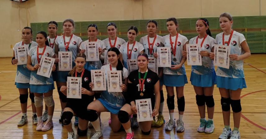 Юные спортсменки из Пинска стали серебряными призерами областных соревнований