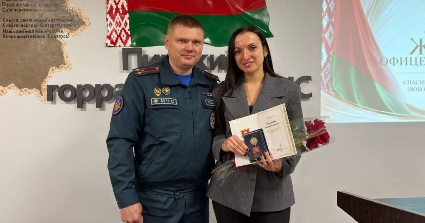 В Пинске вручили нагрудные знаки «Жена офицера-спасателя» супругам сотрудников МЧС