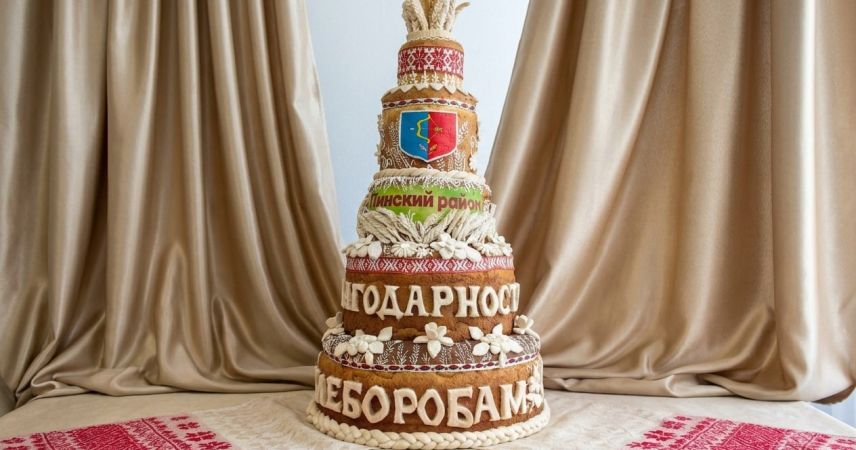 В Пинском коопроме испекли 20-килограммовый каравай на «Дожинки-2026»
