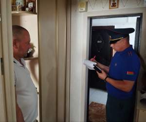 Проверка комнат и эвакуация: сотрудники Пинского ГРОЧС провели рейд в общежитии на Жолтовского