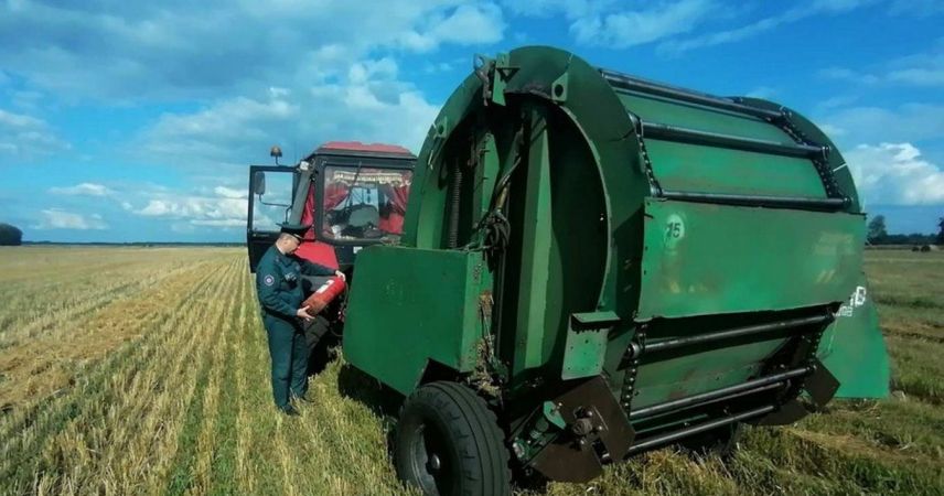 Сено и солома под контролем: в Пинском районе спасатели провели рейды на сельхозпредприятиях