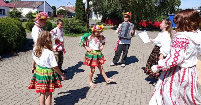 «Яблочный Спас» в Логишине: в молодежном центре культуры устроили праздник для школьников