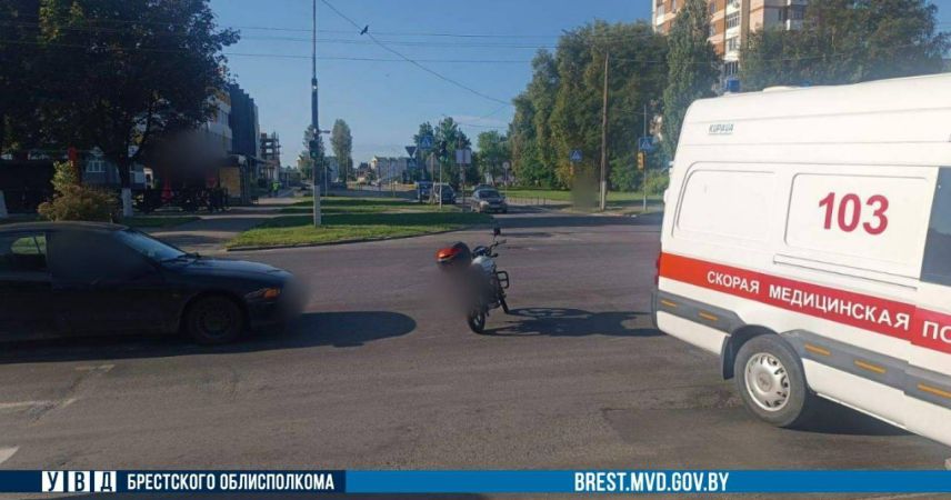 ДТП на Центральной в Пинске: мотоциклист не справился с управлением