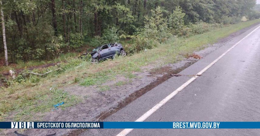 ДТП под Кобрином: BMW вылетел в кювет, погибла 15-летняя девушка