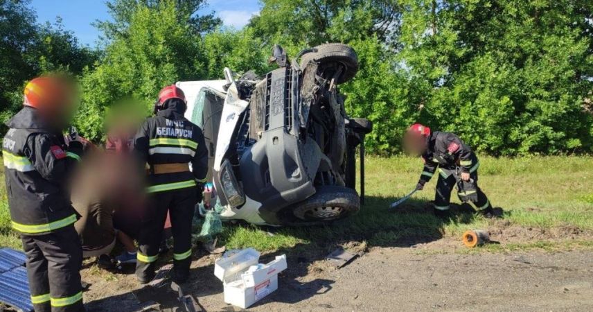 ДТП под Пинском: водитель УАЗ выехал на встречную полосу и врезался в Peugeot