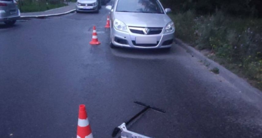 В Пинске водитель Opel сбил 11-летнего школьника на самокате во дворе