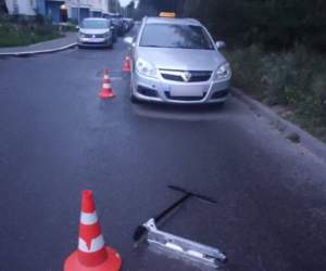 В Пинске водитель Opel сбил 11-летнего школьника на самокате во дворе