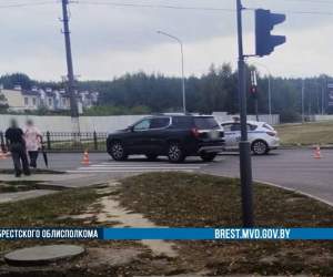 ДТП в Пинске: водитель GMC сбила двух женщин на перекрестке Жолтовского и Пестрака