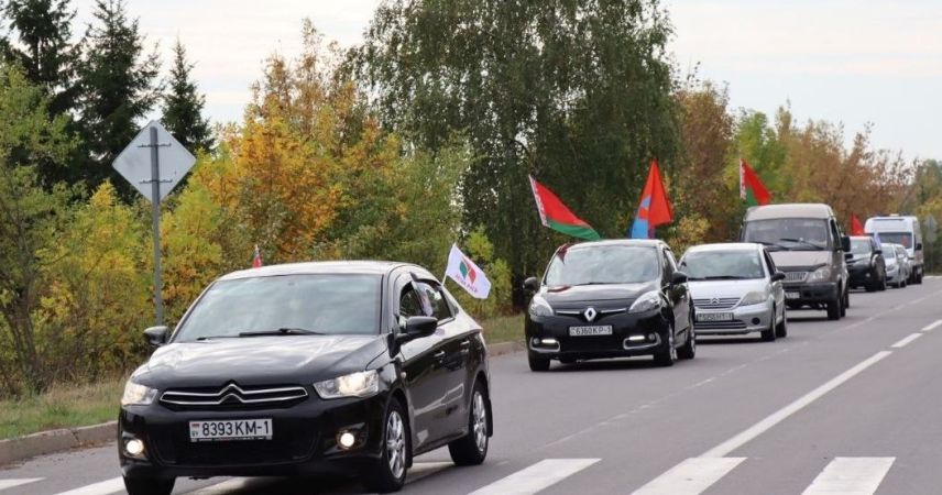 «Дорогами памяти Марка Пискуна»: в Пинском районе прошел автопробег к Дню народного единства