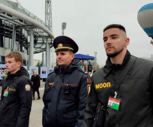 Новый хоккейный сезон в Пинске: как милиция обеспечивает безопасность на матчах