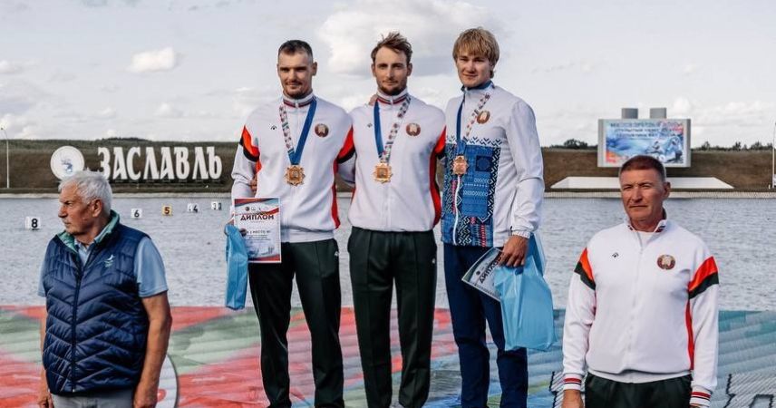 Гребцы из Пинска взяли золото и серебро на старте чемпионата страны в Заславле