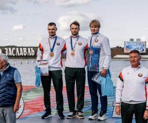 Гребцы из Пинска взяли золото и серебро на старте чемпионата страны в Заславле