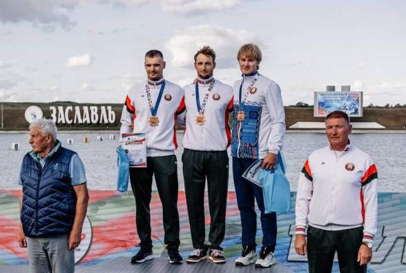 Гребцы из Пинска взяли золото и серебро на старте чемпионата страны в Заславле