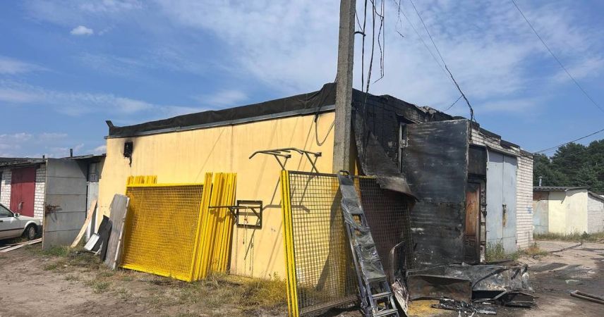 Пожар в гаражном кооперативе на Калиновского в Пинске: обошлось без пострадавших