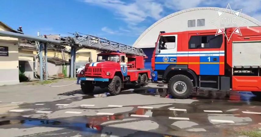 В Пинске ликвидировали пожар на территории стульевой фабрики