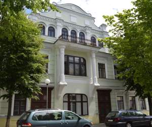 Квадратные метры с историей: в Пинске продают квартиру за 145 тысяч в доме 1912 года постройки