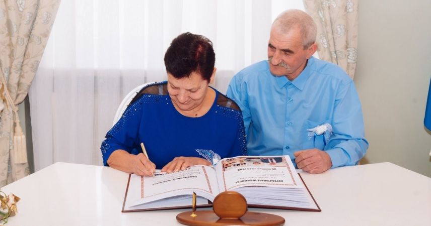 7 детей, 19 внуков и первая правнучка: супруги Кишкевич из Пинска отметили 45-летие семьи
