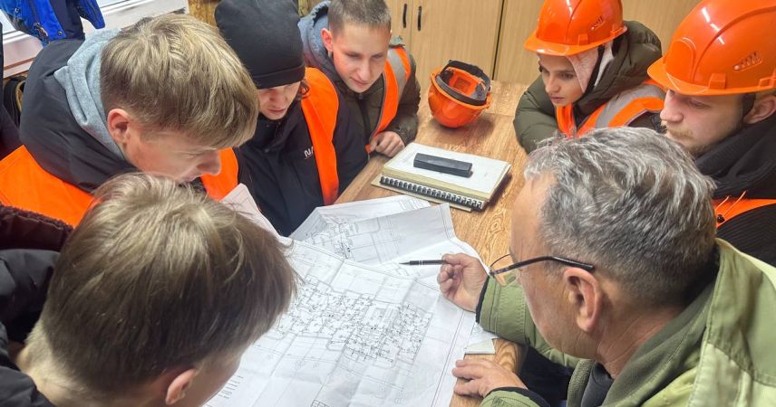 Впервые в отрасли: «Стройтрест №2» организовал тест-драйв для студентов-электриков в Пинске
