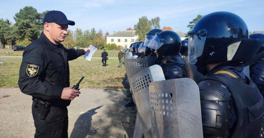 От оцепления до спецсредств: в Пинске отработали ликвидацию массовых беспорядков