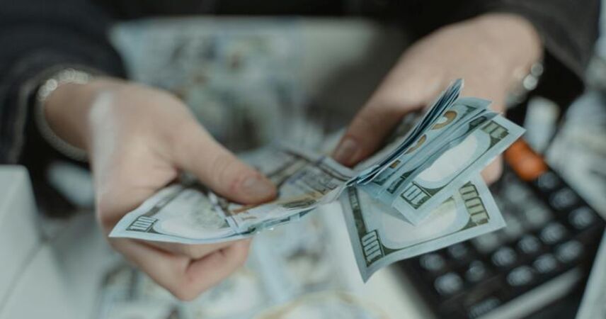 Как не испортить валюту при хранении дома?