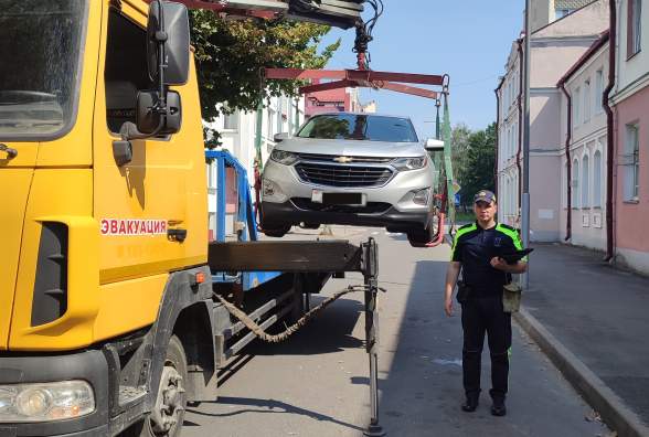 В Пинске усилят контроль за парковкой: автомобили нарушителей будут эвакуировать