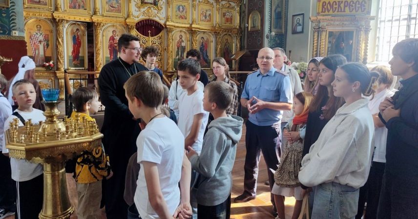 В Пинске милиция и епархия провели для подростков встречу в Свято-Варваринском соборе