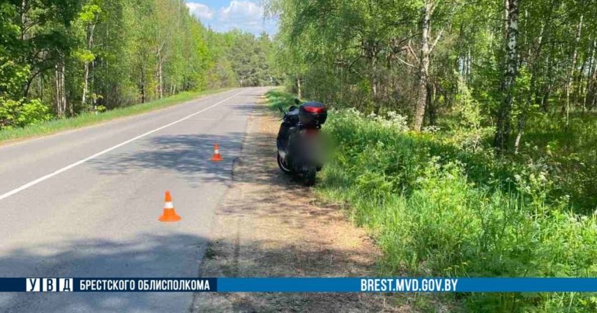 ДТП на 24-м километре Н-205: в Пинском районе опрокинулся мопед Hors с 34-летней женщиной