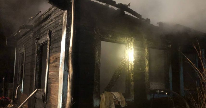 Трагедия в Пинском районе: в Липниках под обломками сгоревшего дома нашли тело хозяина