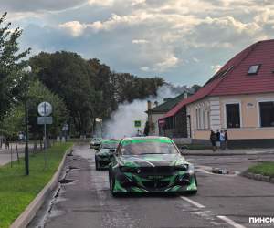 Парад дрифт-каров, сотни автографов и цветы у Вечного огня: как Пинск встретил III этап Betera Чемпионата по дрифту