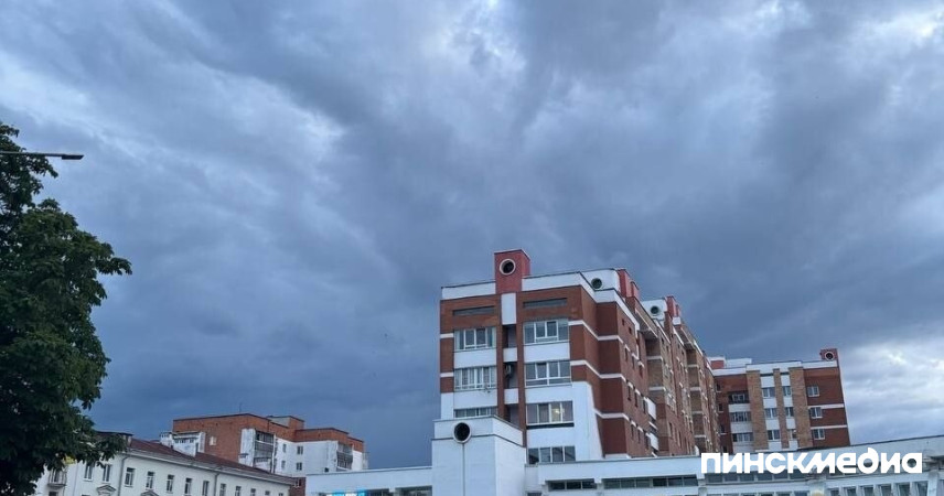 Зонты наготове, куртки не прячем: погода в Беларуси готовит переменчивый уикенд
