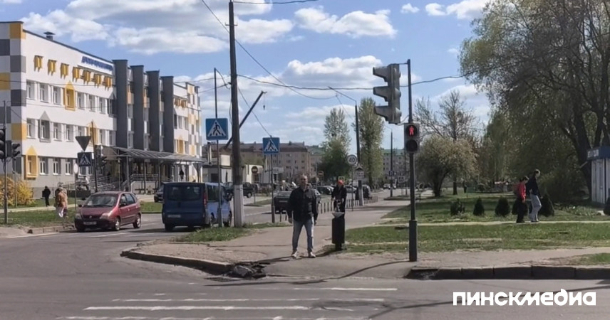 В Пинске на перекрестке Центральной и Ильина на месяц отключат светофор