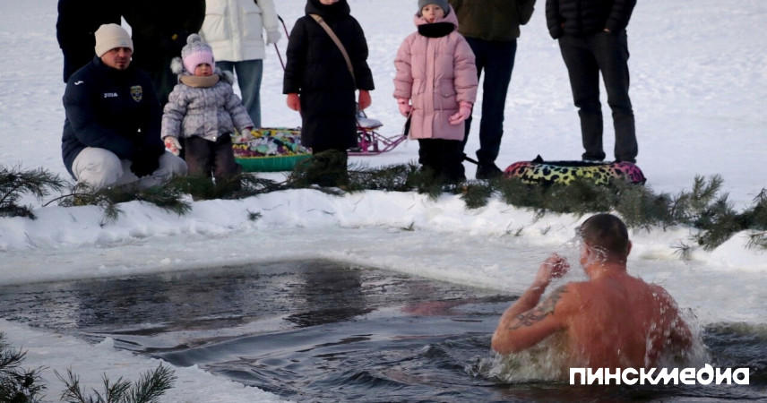 «Ууу, жара!» В -13℃ пинчане окунаются в прорубь