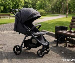 В Пинске мать пила спиртное на скамейке, пока младенец плакал в коляске