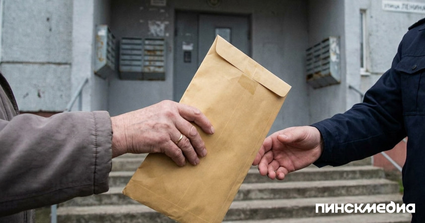 Забирал деньги под видом «декларирования»: курьера мошенников из Пинска ждет суд