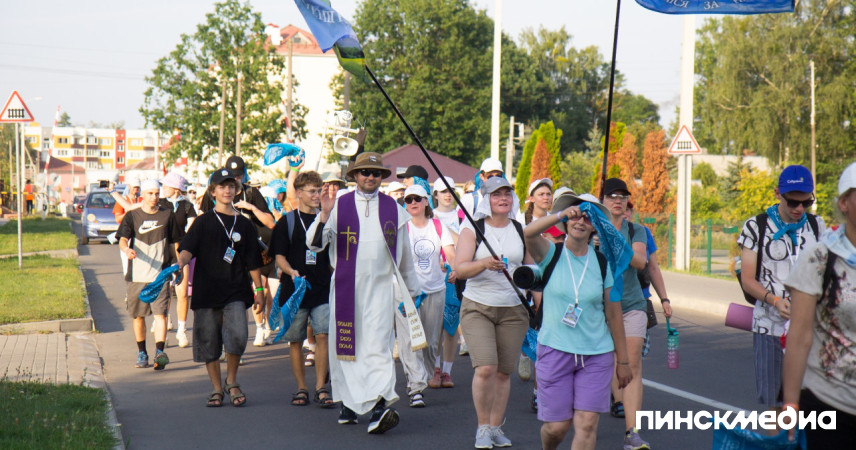 120 кіламетраў праз спякоту і дождж: як прайшла пілігрымка з Баранавічаў у Лагішын