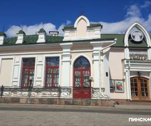 От мистики до комедий: афиша Полесского драмтеатра на август