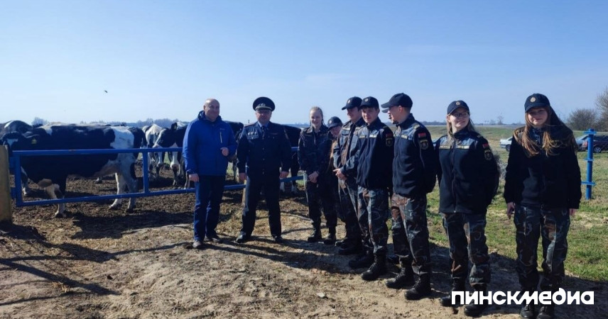 Пинский район: курсанты «Щита Полесья» посетили мехдвор в Плещицах
