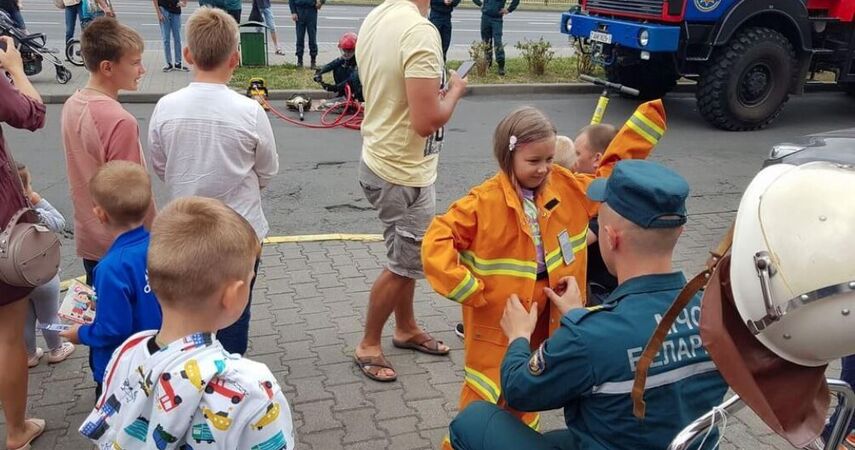 «Безопасные каникулы»: мастер-классы, квизы и спецтехника - спасатели МЧС 1 июня встретятся с детьми в Пинске и районе