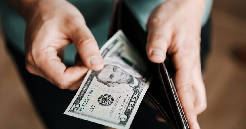 Нацбанк обновил правила обмена валюты физическими лицами