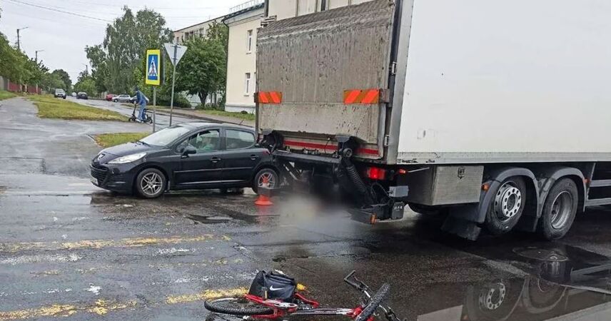 Грузовик сбил 11-летнего велосипедиста на переходе в Пинске