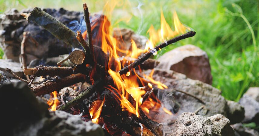 Костёр осенью: простые правила безопасной уборки территорий от МЧС