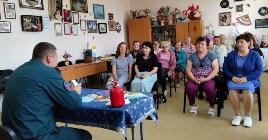 Пожарная безопасность и летние риски: МЧС провёл встречу с жителями Логишина
