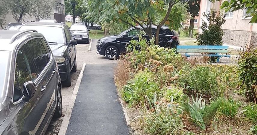 ЖРЭУ Пинска продолжает благоустройство дворовых территорий