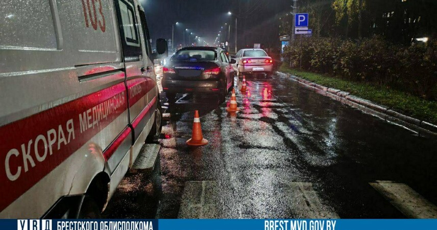 В Пинске 19-летний водитель «Nissan» сбил женщину на «зебре»: она шла на зелёный