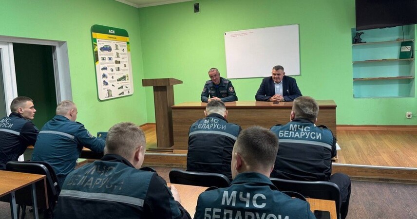 Встреча поколений: в Пинском ГРОЧС ветераны делятся опытом с молодыми спасателями